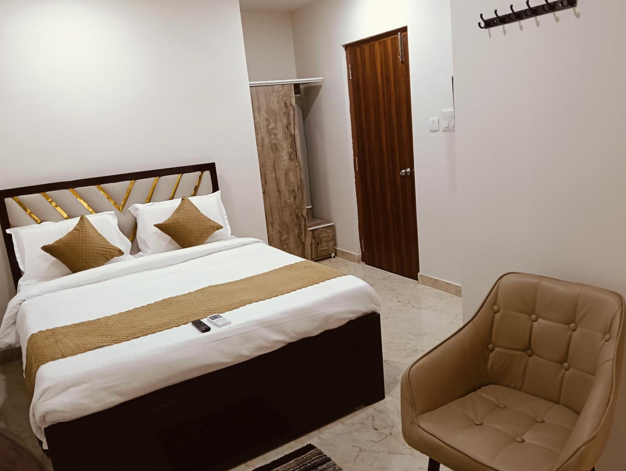 Vaaraahi Hotels Hyderabad Exterior foto